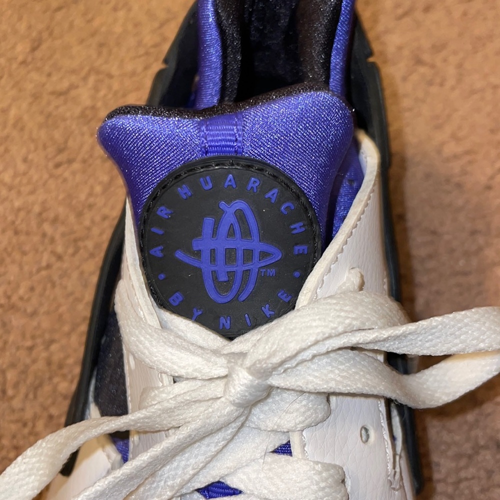 Nike Huaraches - Picture 3 of 4